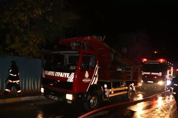 Sarıyer'de Dernek Deposunda Yangın Çıktı