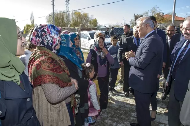 Vali Zorluoğlu Vatandaşlarla Bir Araya Geldi Vali Zorluoğlu Vatandaşlarla Bir Araya Geldi