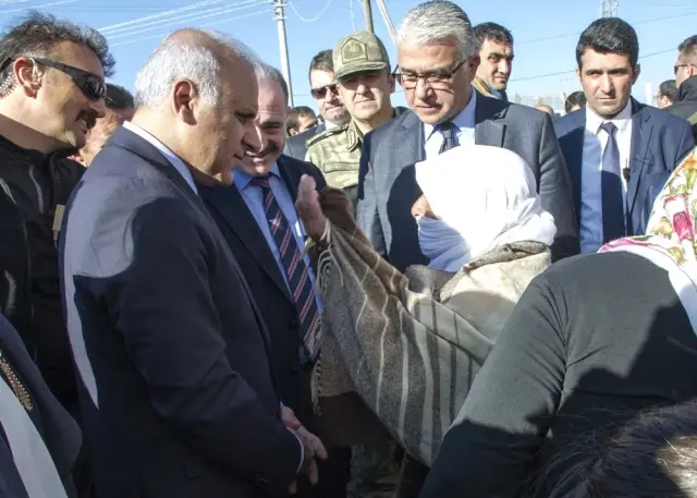 Vali Zorluoğlu Vatandaşlarla Bir Araya Geldi Vali Zorluoğlu Vatandaşlarla Bir Araya Geldi