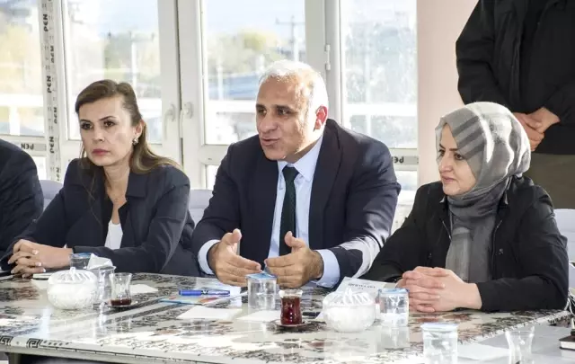 Vali Zorluoğlu Vatandaşlarla Bir Araya Geldi Vali Zorluoğlu Vatandaşlarla Bir Araya Geldi