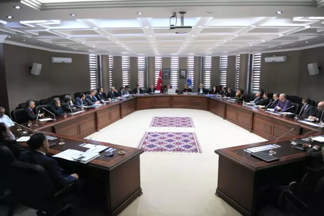 YÖK Heyeti Yyü Senatosuyla Bir Araya Geldi