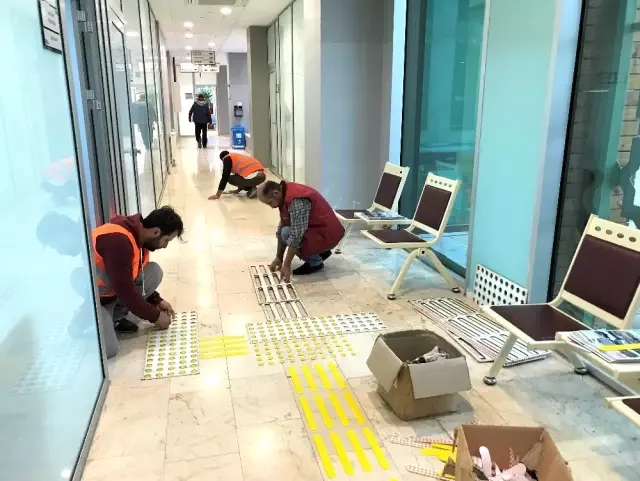 Başiskele Belediyesi'nde Engelliler İçin Hissedilebilir Yüzey Uygulaması