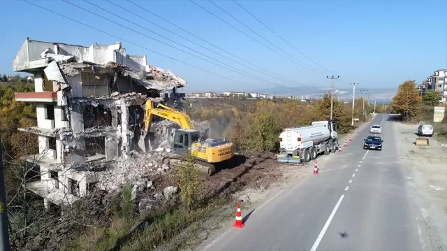 Başiskele'de Metruk Bina Yıkımı