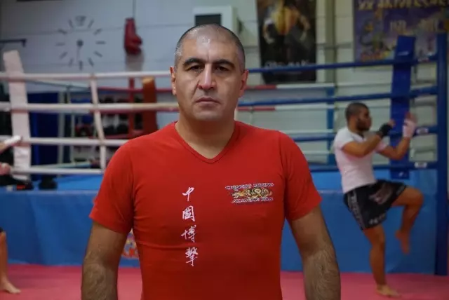 Berlin'de Türk Spor Hocası Çocuklarının Gözü Önünde Darp Edildi Berlin'de Türk Spor Hocası Çocuklarının Gözü Önünde Darp Edildi