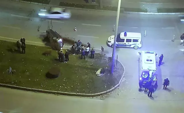 Bu Kazayı Ufak Sıyrıklarla Atlattılar