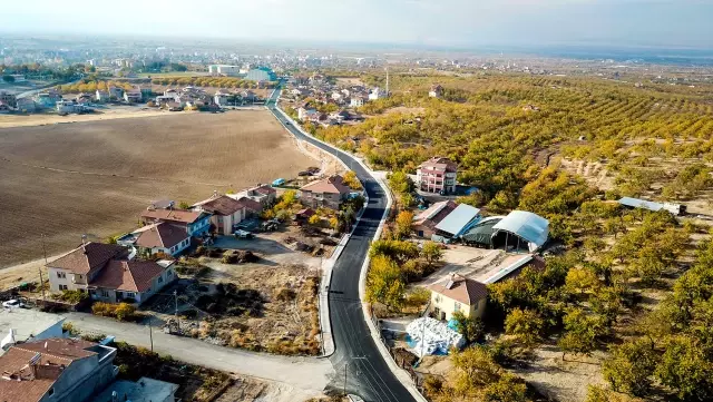 Büyükşehir Yarımcahan ve Çarşıbaşı Caddelerini Asfaltladı
