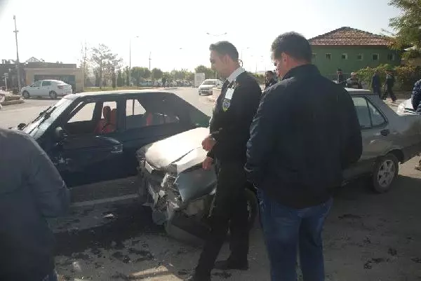 Elazığ'da Kaza: 1'i Çocuk 5 Kişi Yaralandı