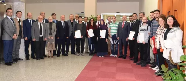 Esogü'de Fakültelerini Birincilikle Kazanan Öğrencilere Kutlama Belgeleri Verildi