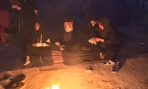 İranlı Depremzedelerin Zorlu Gece Yaşamı