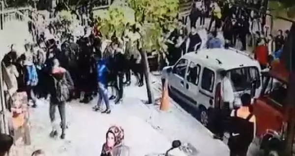 Liselilerin Sopalı Kavgası Kamerada