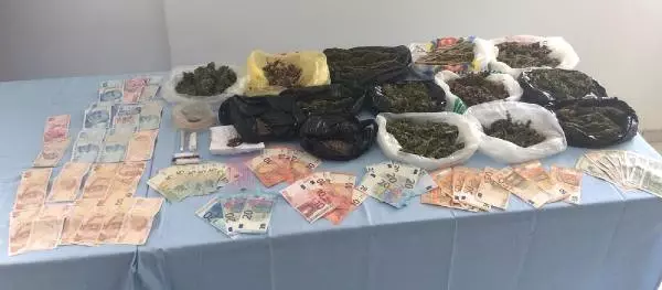 Menderes'te Uyuşturucu Operasyonu: 2 Gözaltı