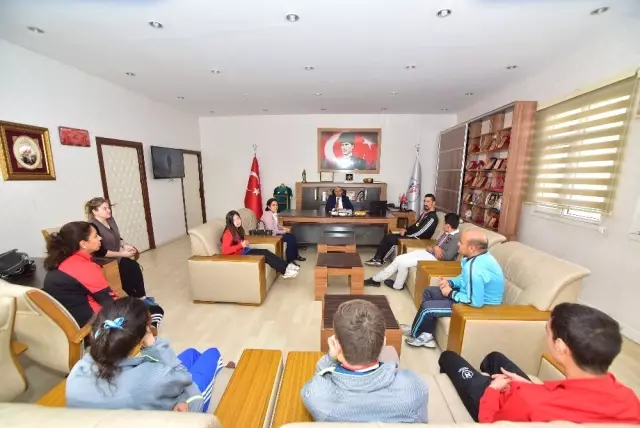 Osmaniyeli Özel Sporcular Madalya Sevinçlerini Demir'le Paylaştı