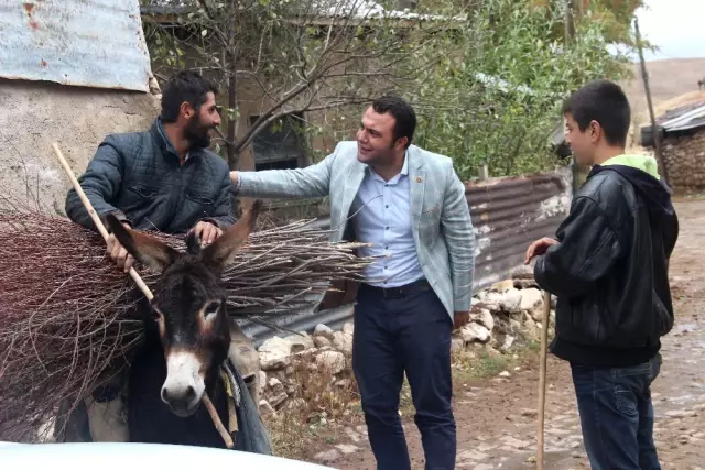 Sivaslı Siyasetçi 10 Günde 85 Köy Gezdi