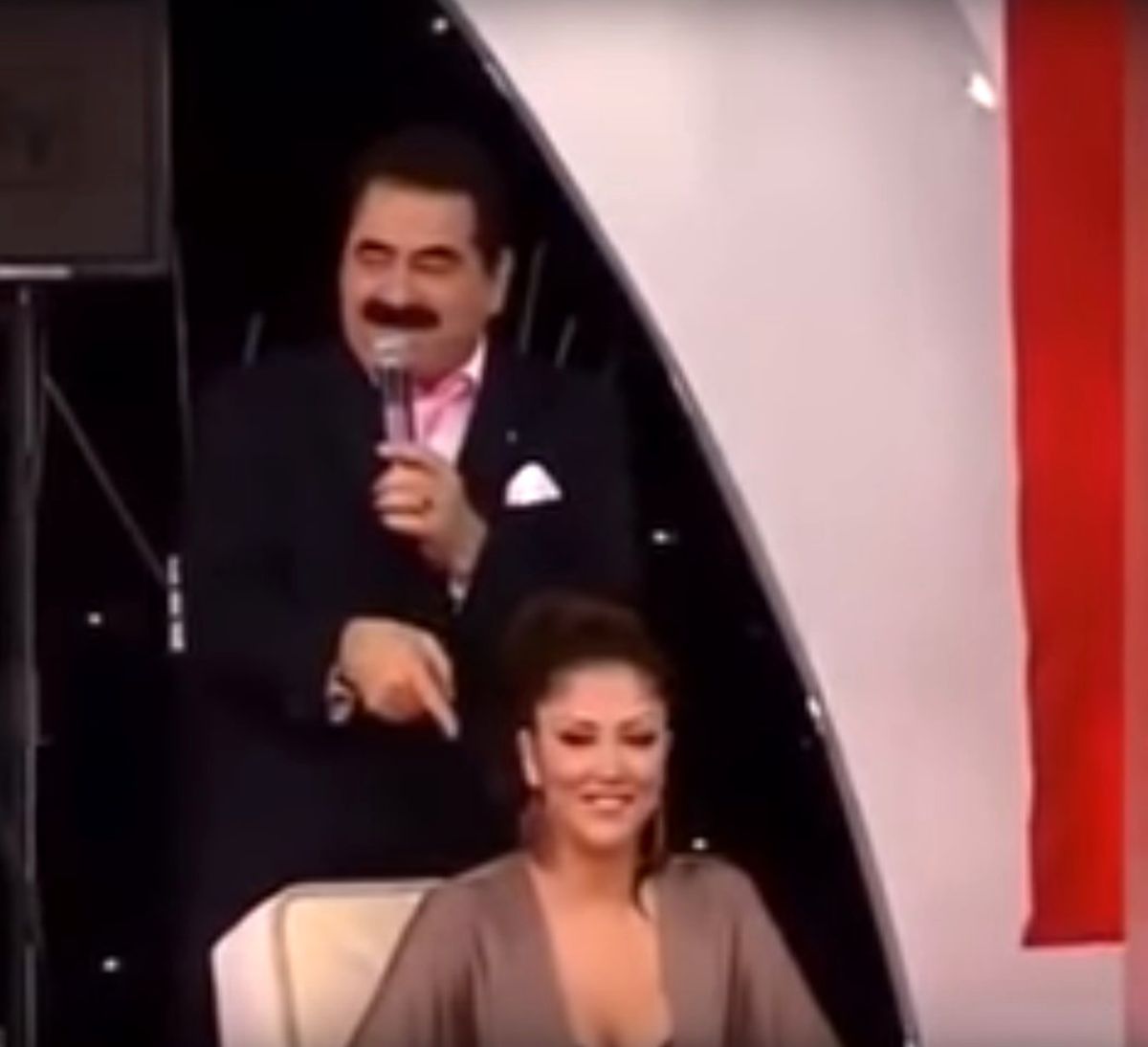 Tatlıses'in Televizyon Tarihine Geçen Programı: Sana Sütyen Bile Bulunmaz