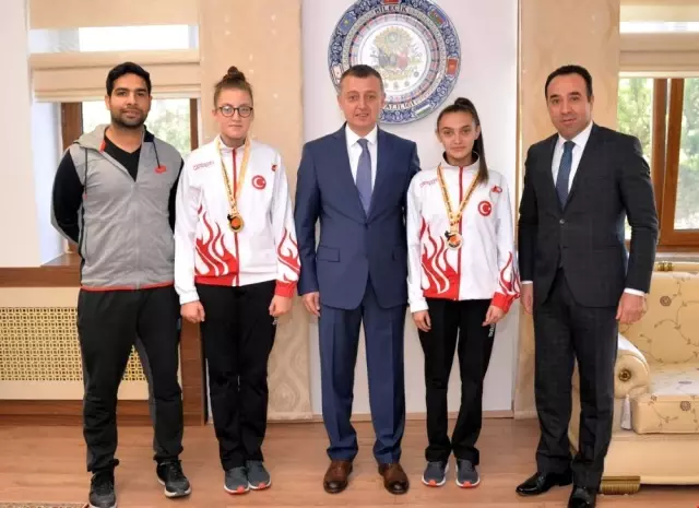 Vali Büyükakın Şampiyonları Kabul Etti