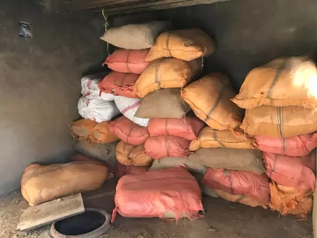 Van'da 2 Ton Dökme Kaçak Tütün Ele Geçirildi