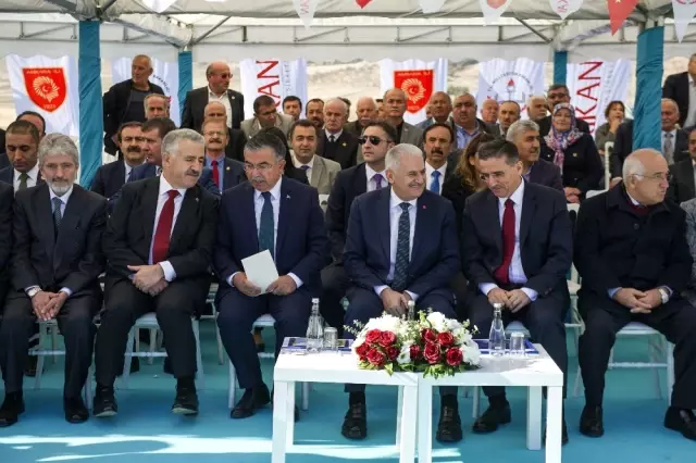 Başbakan Yıldırım: 'İki Yıl İçinde 350 Okulun İnşaatını Bitirip Hizmete Alacağız' Başbakan Yıldırım: 'İki Yıl İçinde 350 Okulun İnşaatını Bitirip Hizmete Alacağız'