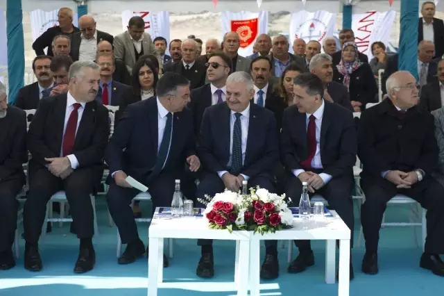 Başbakan Yıldırım: 'İki Yıl İçinde 350 Okulun İnşaatını Bitirip Hizmete Alacağız' Başbakan Yıldırım: 'İki Yıl İçinde 350 Okulun İnşaatını Bitirip Hizmete Alacağız'