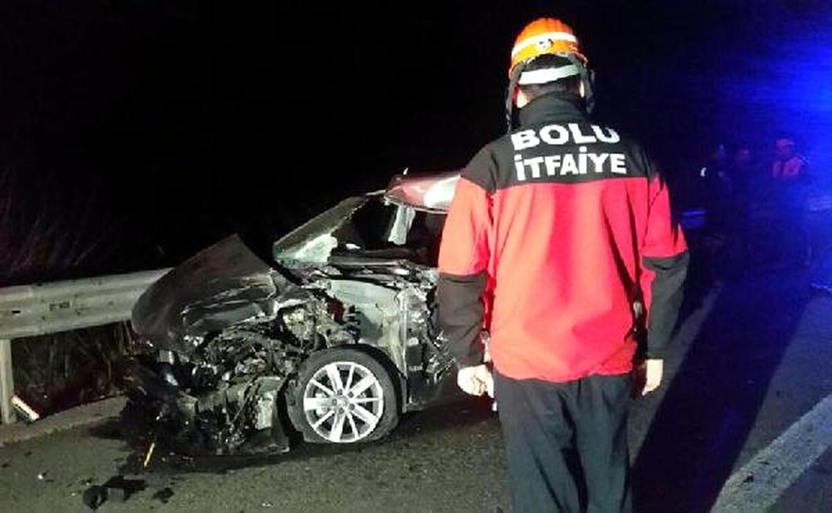 Otomobiliyle Tır'a Çarpan Sürücü Öldü