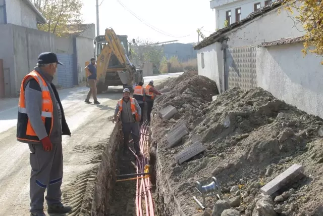 Gürsu'da Elektrik Kabloları Yer Altına Alınıyor Gürsu'da Elektrik Kabloları Yer Altına Alınıyor
