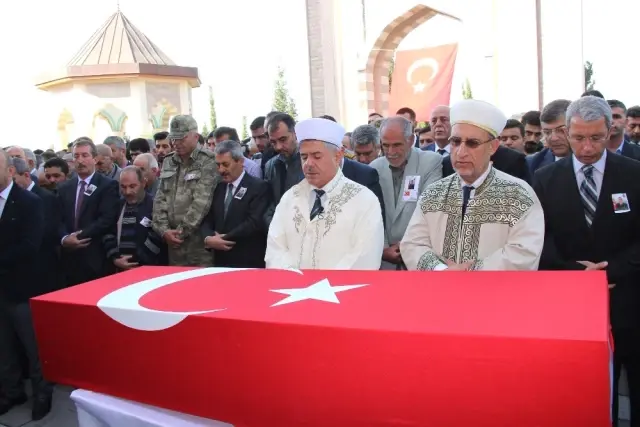 Hataylı Şehit Son Yolculuğuna Uğurlandı Hataylı Şehit Son Yolculuğuna Uğurlandı