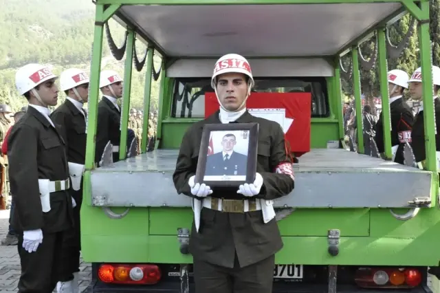 Hataylı Şehit Son Yolculuğuna Uğurlandı Hataylı Şehit Son Yolculuğuna Uğurlandı