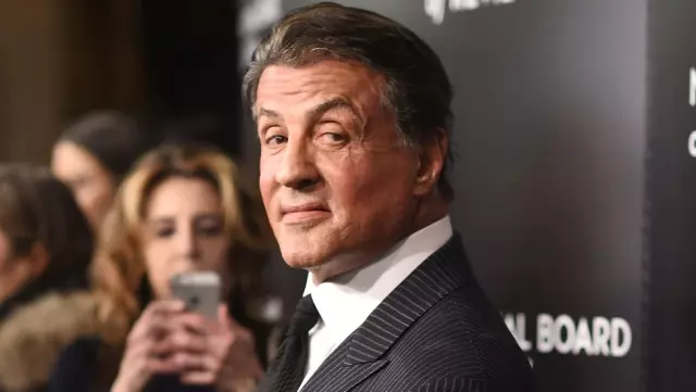 Sylvester Stallone, 16 Yaşındaki Bir Kız Çocuğuna Tecavüzle Suçlanıyor Sylvester Stallone, 16 Yaşındaki Bir Kız Çocuğuna Tecavüzle Suçlanıyor