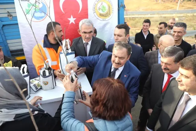 Bakan Eroğlu: 'Cumhurbaşkanımız Bir Yere Gideceği Zaman Hava Durumunu İletiyoruz' Bakan Eroğlu: 'Cumhurbaşkanımız Bir Yere Gideceği Zaman Hava Durumunu İletiyoruz'