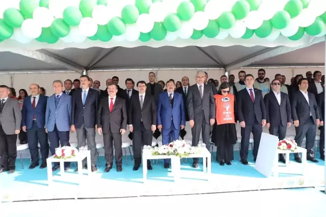 Bakan Eroğlu: 'Cumhurbaşkanımız Bir Yere Gideceği Zaman Hava Durumunu İletiyoruz' Bakan Eroğlu: 'Cumhurbaşkanımız Bir Yere Gideceği Zaman Hava Durumunu İletiyoruz'