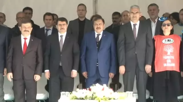 Bakan Eroğlu: 'Cumhurbaşkanımız Bir Yere Gideceği Zaman Hava Durumunu İletiyoruz' Bakan Eroğlu: 'Cumhurbaşkanımız Bir Yere Gideceği Zaman Hava Durumunu İletiyoruz'