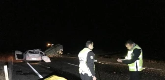 Otomobil, Traktöre Arkadan Çarptı: 1 Ölü 2 Ağır Yaralı