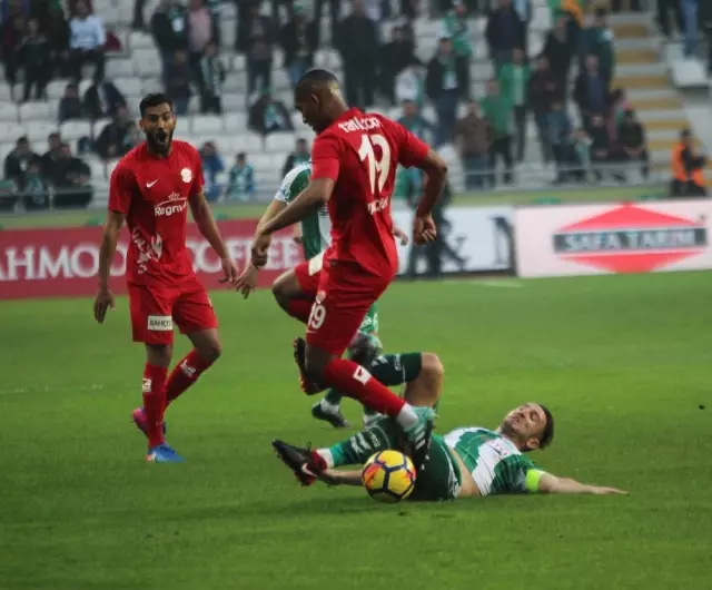 Süper Lig: Atiker Konyaspor: 0 - Antalyaspor: 0 (İlk Yarı) Süper Lig: Atiker Konyaspor: 0 - Antalyaspor: 0 (İlk Yarı)