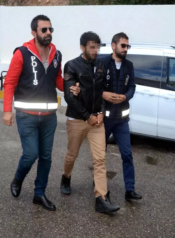 Bodrum'da Yakalanan Terör Örgütü Üyesi Adliyede Bodrum'da Yakalanan Terör Örgütü Üyesi Adliyede