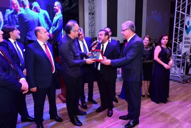 Güneyin İncisi Ödülü Sunay Akın'a Verildi