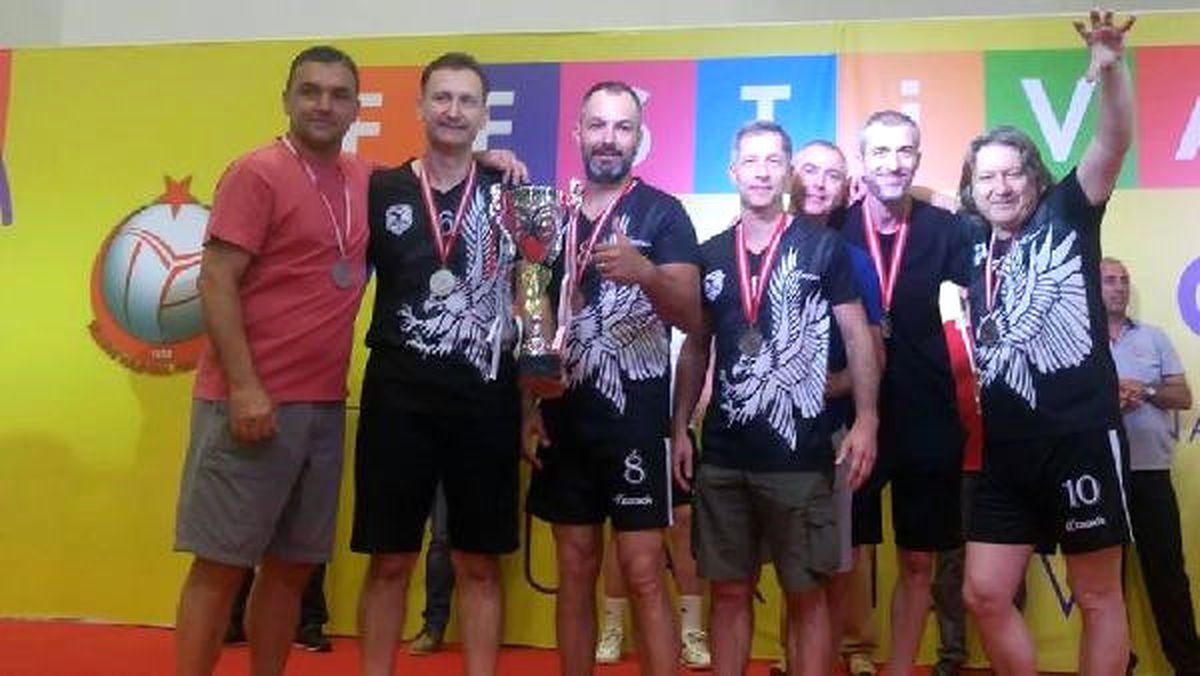 İzmir Voleybolu Demirer'e Ağlıyor