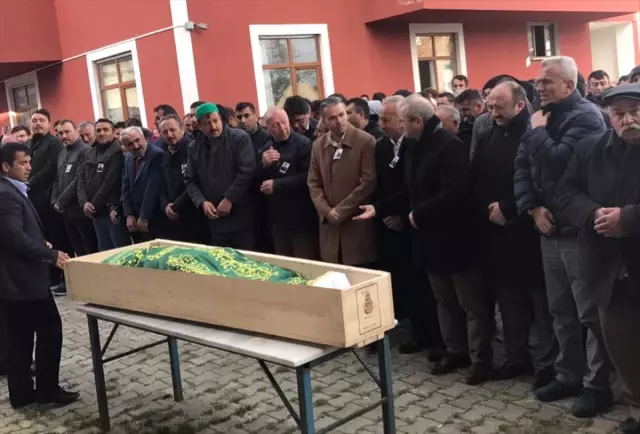 Kalp Krizi Geçiren Öğretmen Son Yolculuğuna Uğurlandı