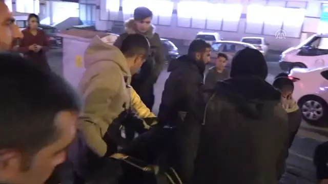 Otomobil Hafif Ticari Araçla Çarpıştı: 4 Yaralı Otomobil Hafif Ticari Araçla Çarpıştı: 4 Yaralı