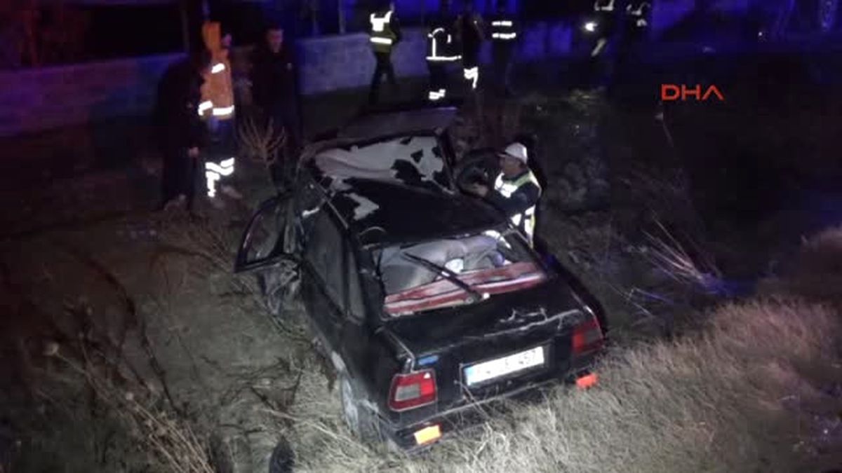 Uşak Otomobil Şarampole Uçtu 1 Ölü, 4 Yaralı
