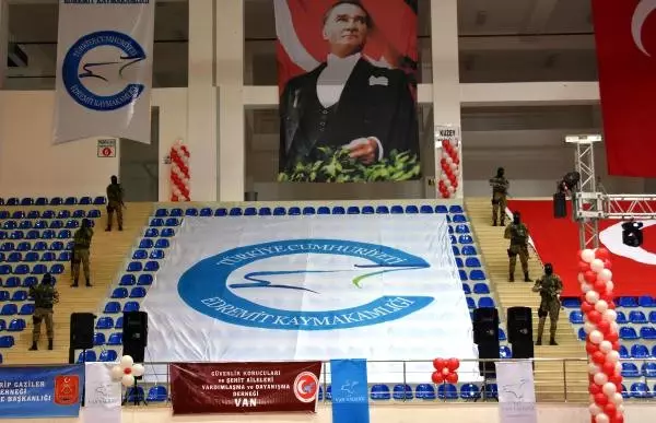 Van'da 126 Korucu Yemin Edip Görevlerine Başladı Van'da 126 Korucu Yemin Edip Görevlerine Başladı