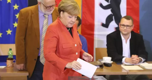 Almanya Başbakanı Merkel, Erken Seçim Çağrısı Yaptı