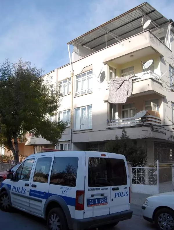 Kayseri�de 2 Aylık Kız Bebek, Beşiğinde Ölü Bulundu Haberler