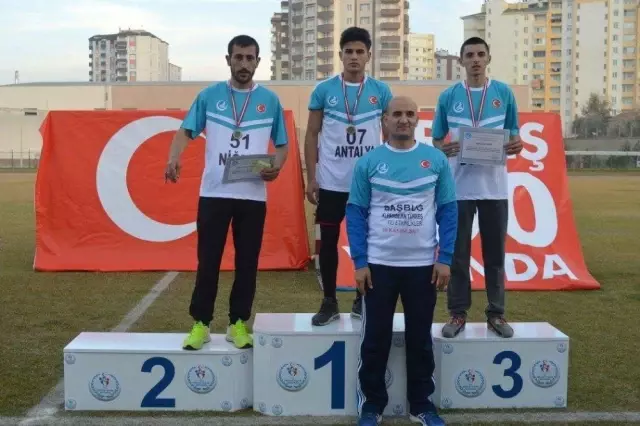 Ülkü Ocakları Kayseri'de Düzenlenen 'Koşu ve Bisiklet' Yarışlarında Derece Yaptı