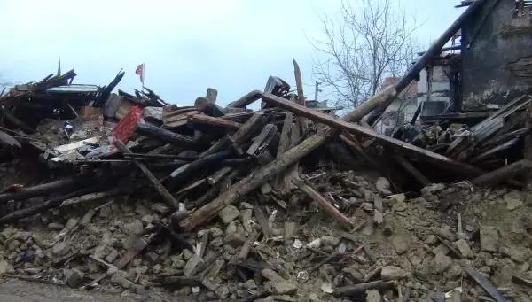 Yatalak ve Yaşlı Hasta, Evinde Çıkan Yangında Hayatını Kaybetti Haberler