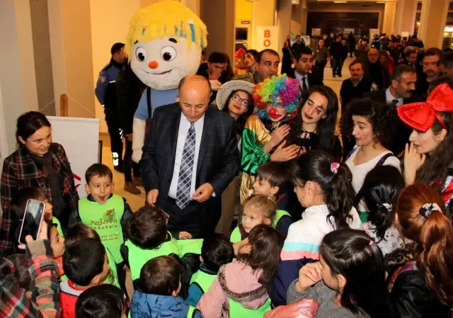 Dünya Çocuk Hakları Günü'nde Çocuklar Gönüllerince Eğlendi Dünya Çocuk Hakları Günü'nde Çocuklar Gönüllerince Eğlendi