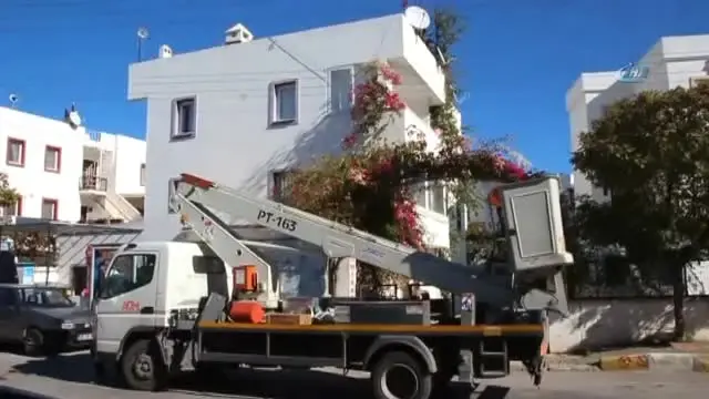 Çamaşır Teli Takarken Elektrik Akımına Kapıldı Çamaşır Teli Takarken Elektrik Akımına Kapıldı