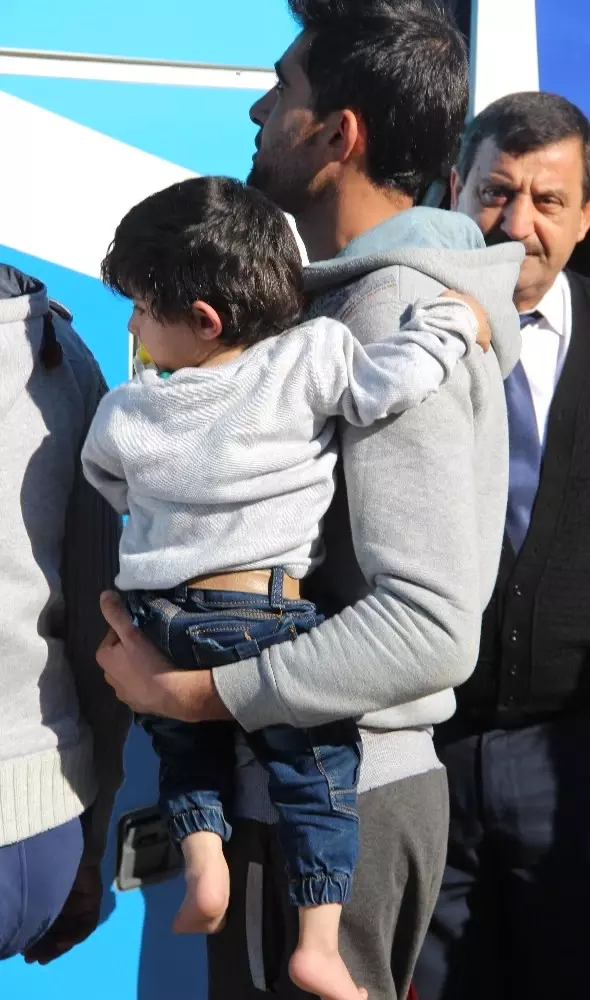 Dalgalı Denizde Kaçmaya Çalışırken Yakalandılar