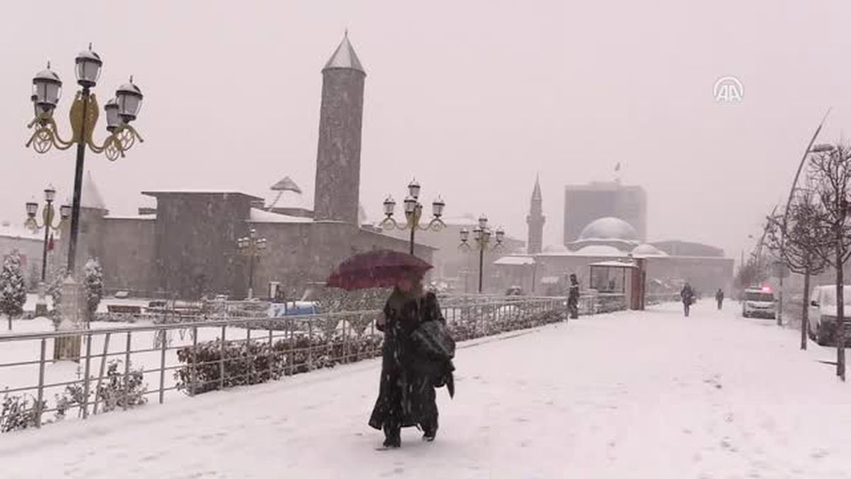 Erzurum'a Yılın İlk Karı Yağdı
