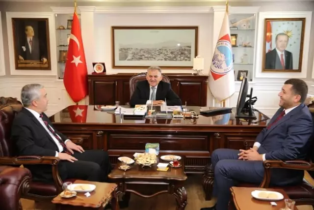 MHP İl Başkanı Ersoy, Melikgazi Belediye Başkanı Büyükkılıç'ı Ziyaret Etti