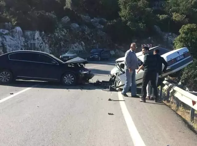 Antalya'da Trafik Kazası: 1 Ölü, 1 Yaralı