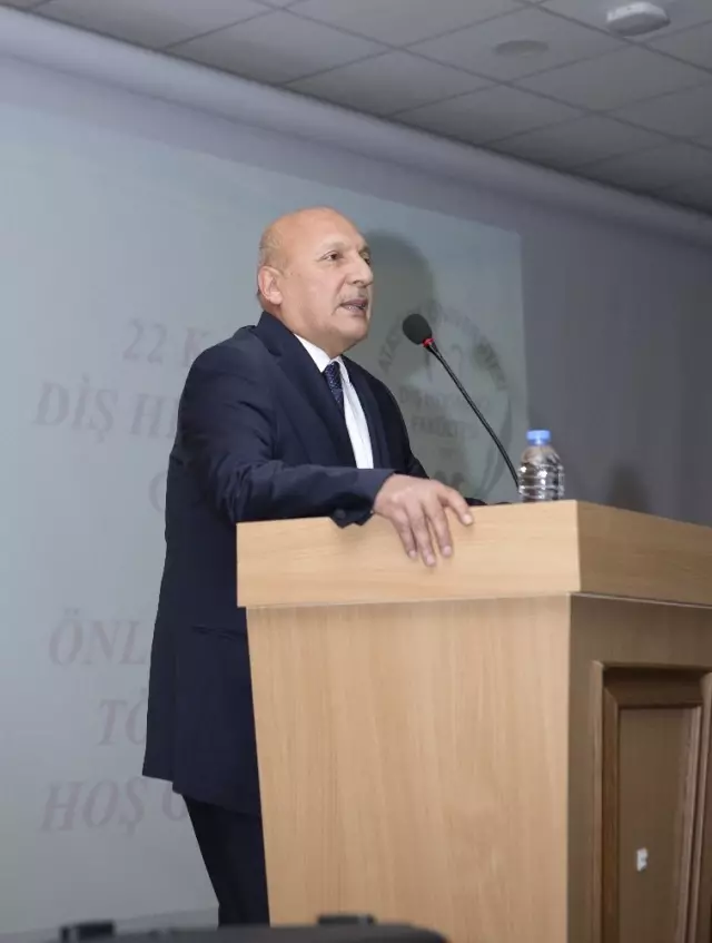 Diş Hekimliği Fakültesi Birinci Sınıf Öğrencileri Beyaz Önlüklerini Giydi Diş Hekimliği Fakültesi Birinci Sınıf Öğrencileri Beyaz Önlüklerini Giydi